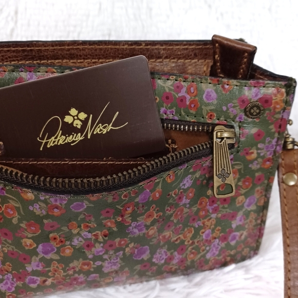 Patricia Nash Handbags - Patricia Nash Green Floral Purse NWOT